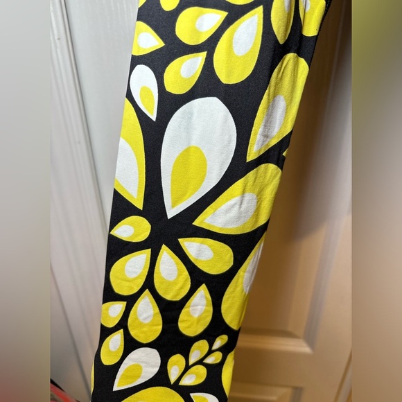 The North Face - Black & Yellow Fitted Long Sleeve Floral Pullover Stretchy Top - Picture 3 of 8